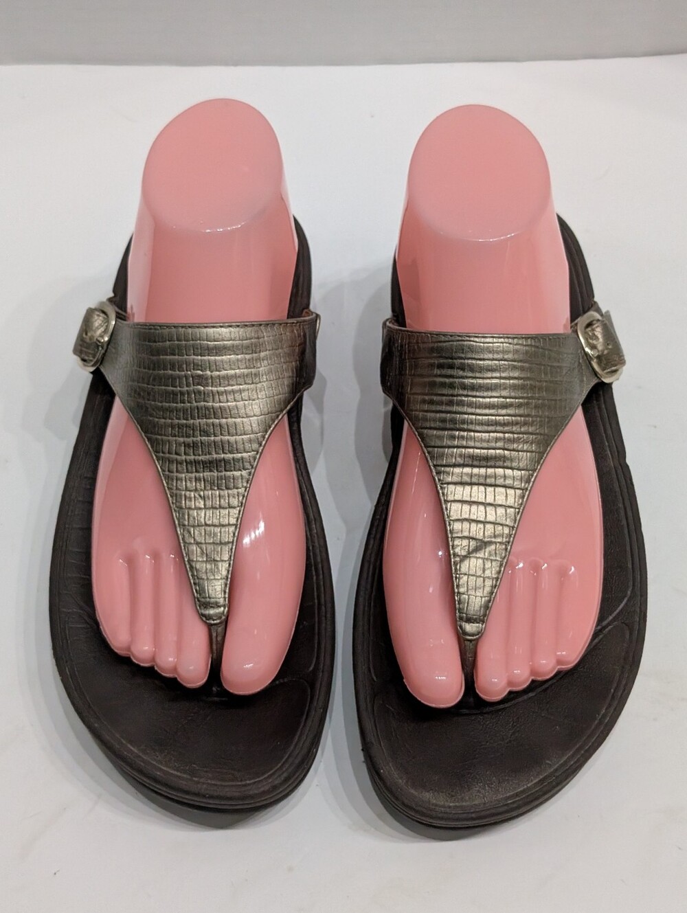 Fitflop Women's 8 Metallic Pattern Gold Thong Wedge Sandals D2